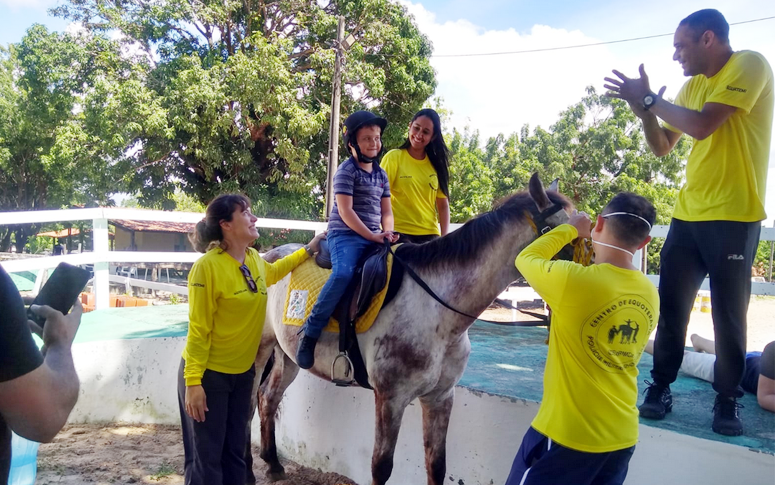 Projeto “Esquadrão EquoNaia” proporciona benefícios a pacientes do HSM com autismo, quadros de ansiedade e TDAH